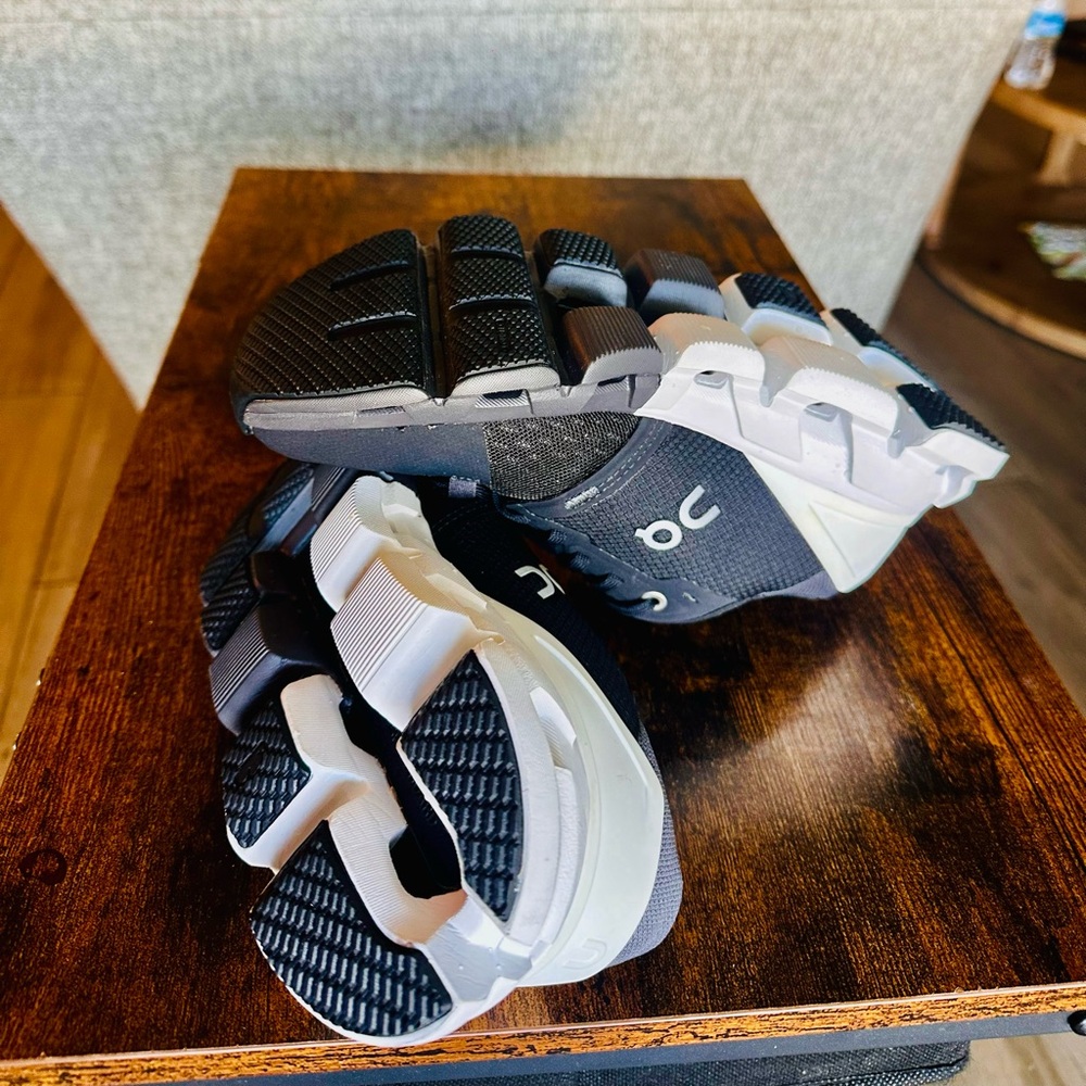 Brand New ON Cloudflyer 4 Sneakers